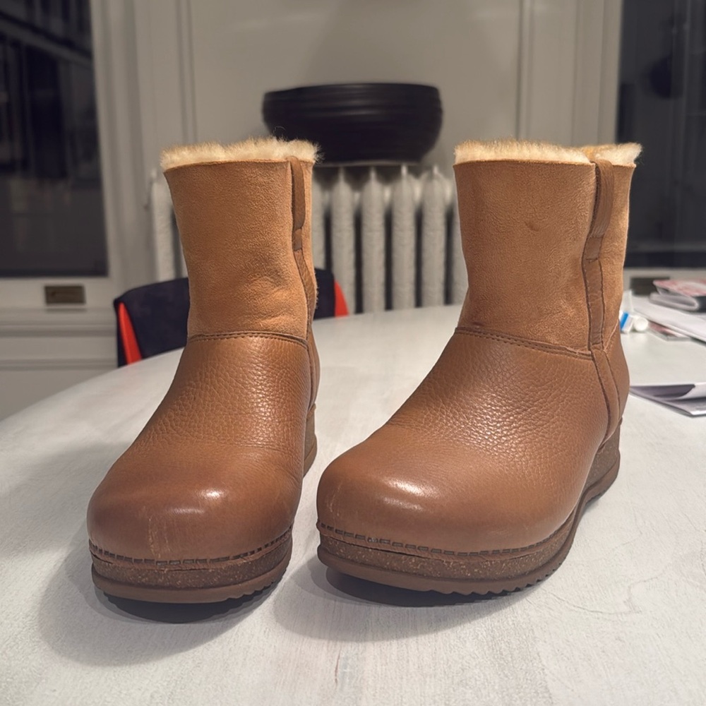Dansko McKenzie Boots with shearling Tan 39 NEW!